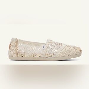 NWT TOMS 9.5 Cream Crochet Alpargata Slip-Ons